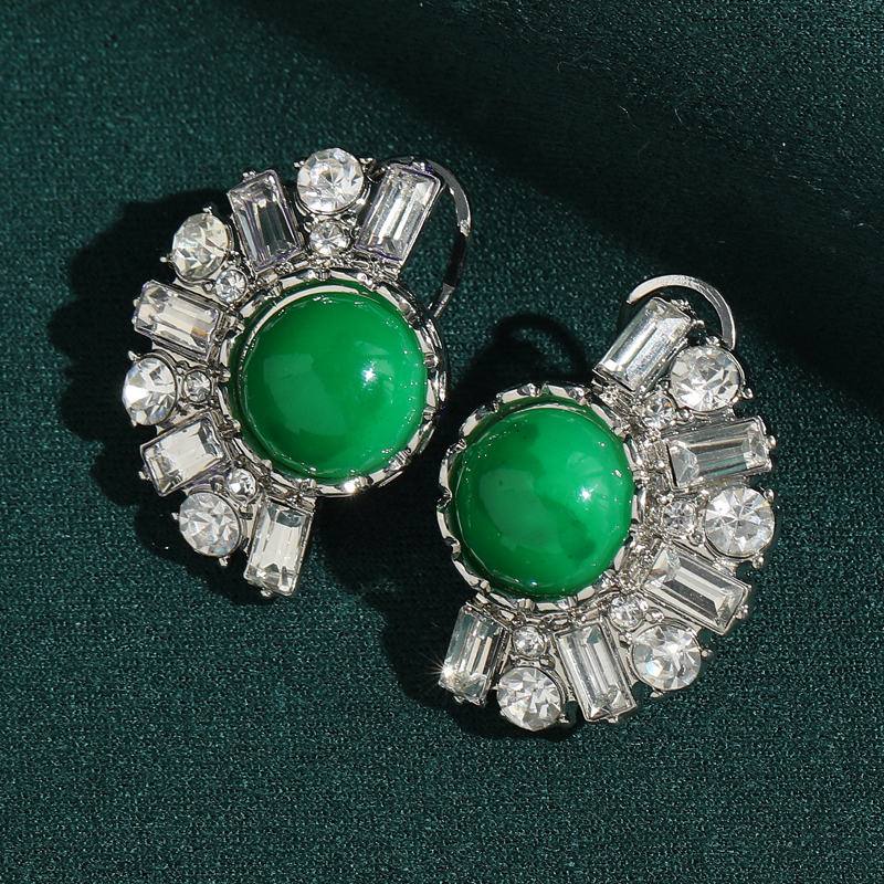 Vintage Fashion Trends 2026 - Vintage Jewelry Green Agate Half Flower