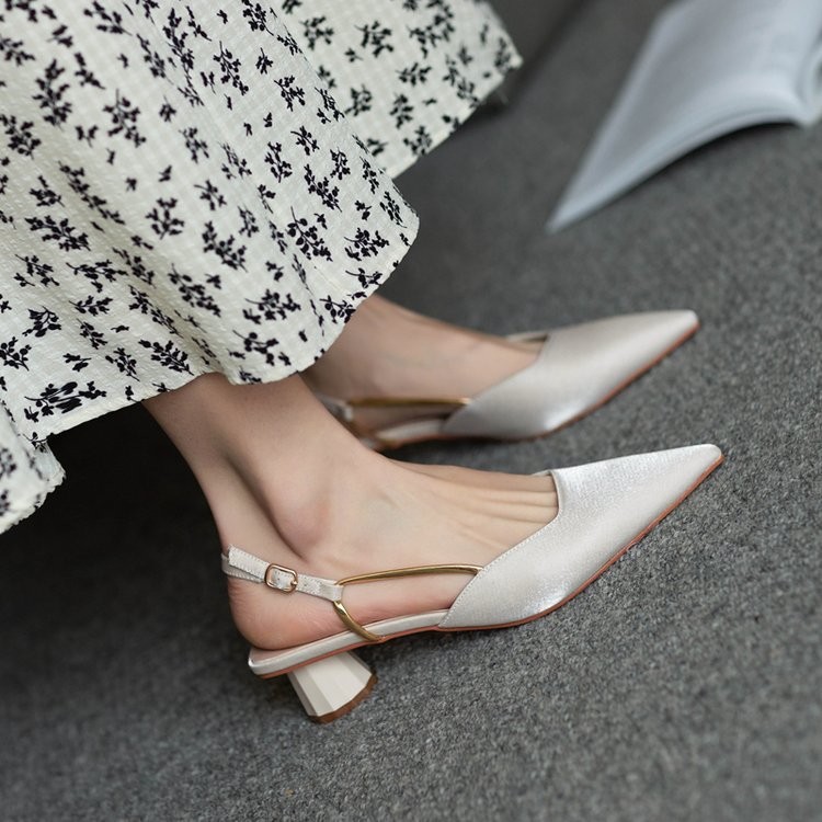 French Vintage Pointed-Toe San – Vintage And Modern Fashion Bewertung und Preis