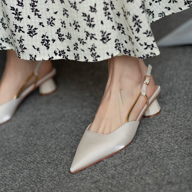 French Vintage Pointed-Toe San – Vintage And Modern Fashion Bewertung und Preis
