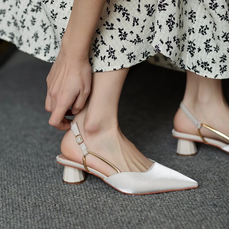 French Vintage Pointed-Toe San – Vintage And Modern Fashion Bewertung und Preis